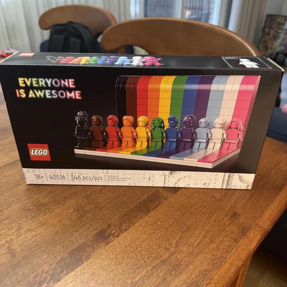 NEW! Lego, Everyone is Awesome, 40516 - Picture 3 of 4